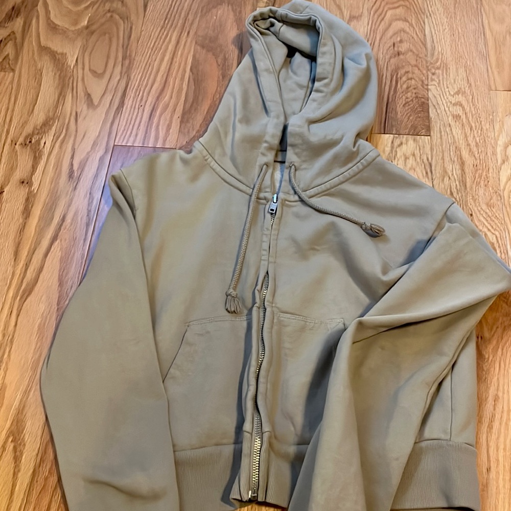 Cropped zip-up.